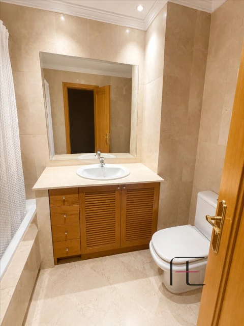Apartamento T3 para Venda em Lordelo do Ouro e Massarelos