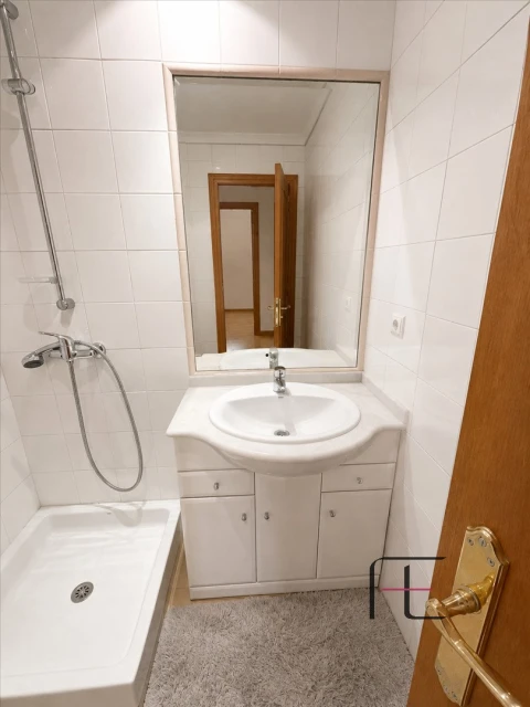 Apartamento T3 para Venda em Lordelo do Ouro e Massarelos