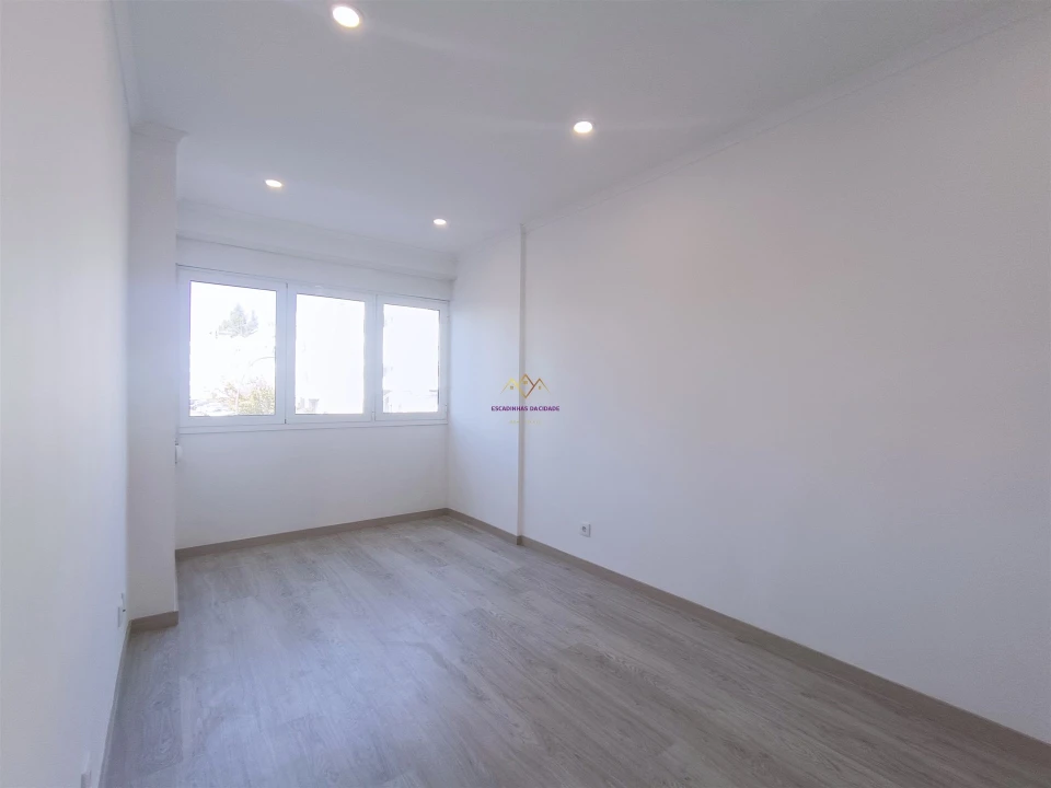 Apartamento T3 para Venda em Massamá e Monte Abraão Foto 11