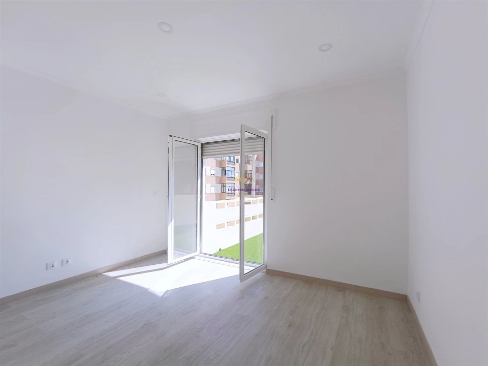 Apartamento T3 para Venda em Massamá e Monte Abraão Foto 18
