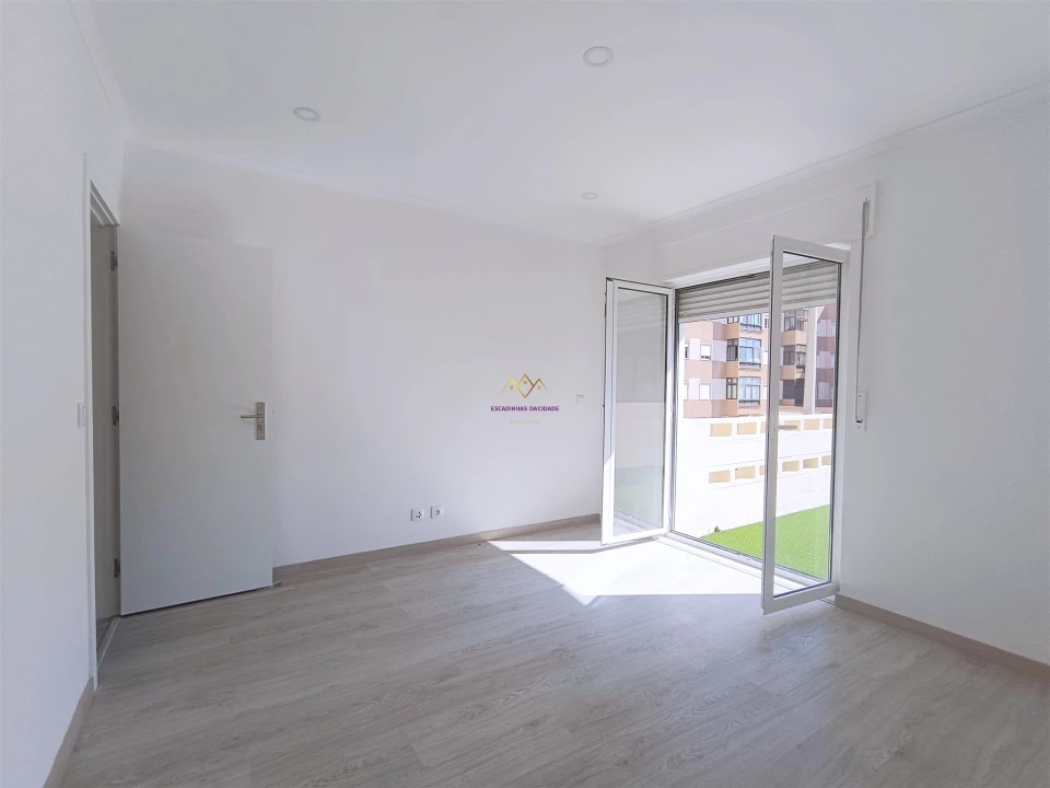 Apartamento T3 para Venda em Massamá e Monte Abraão Foto 17