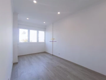 Apartamento T3 para Venda em Massamá e Monte Abraão