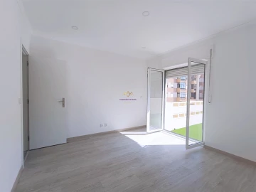 Apartamento T3 para Venda em Massamá e Monte Abraão