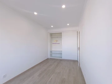 Apartamento T3 para Venda em Massamá e Monte Abraão