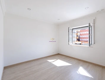 Apartamento T3 para Venda em Massamá e Monte Abraão