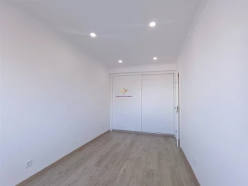 Apartamento T3 para Venda em Massamá e Monte Abraão