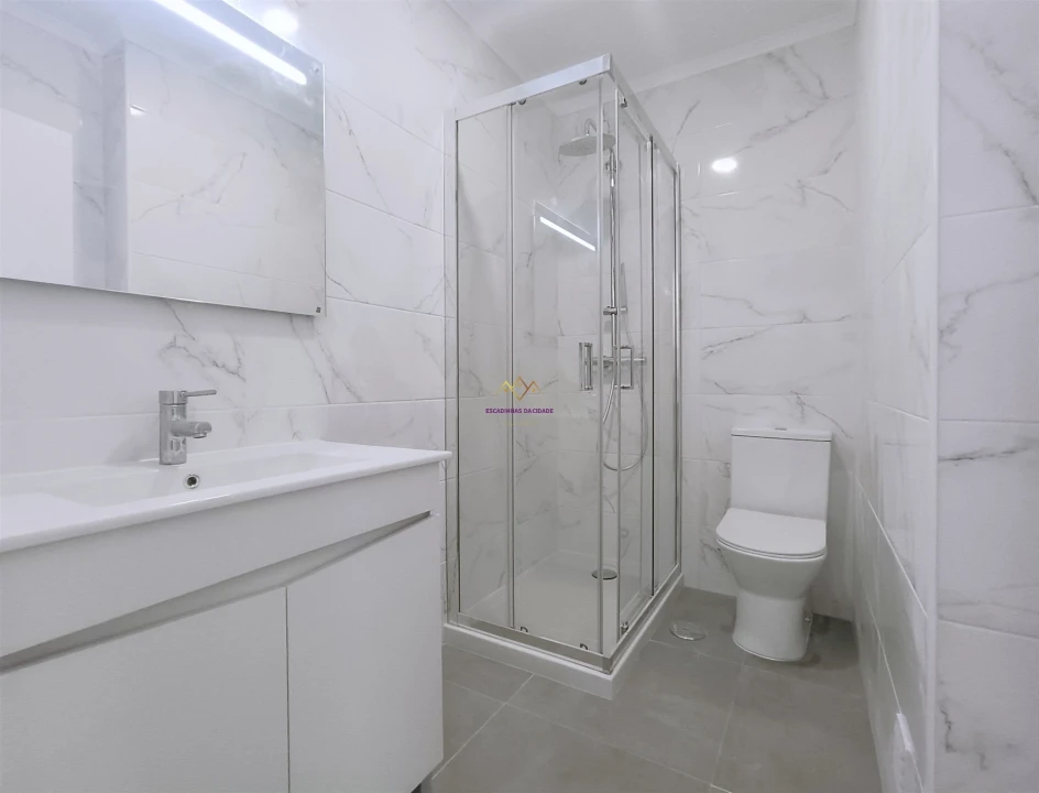 Apartamento T3 para Venda em Massamá e Monte Abraão Foto 15