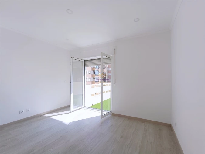 Apartamento T3 para Venda em Massamá e Monte Abraão Foto 18