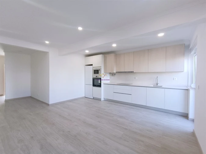 Apartamento T3 para Venda em Massamá e Monte Abraão Foto 5