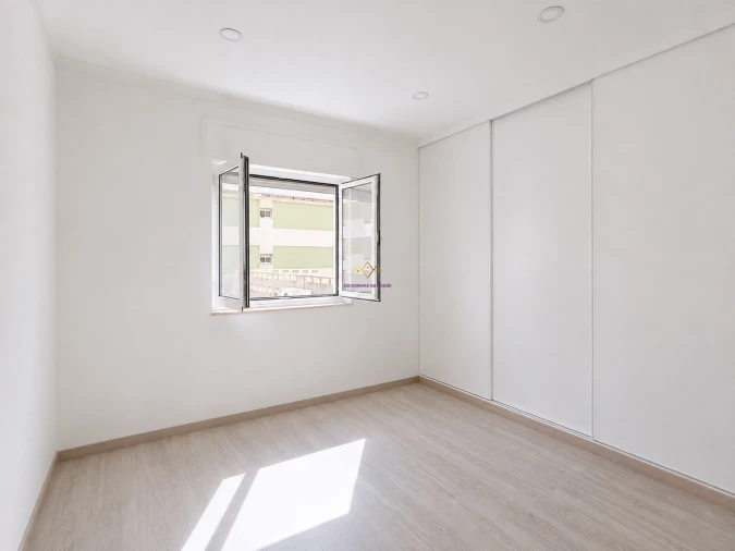 Apartamento T3 para Venda em Massamá e Monte Abraão Foto 23