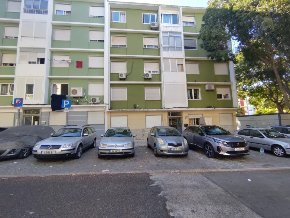 Apartamento T2 para Venda em Benfica Foto 1