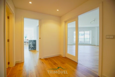 Apartamento T4 para Venda em O. Azeméis, Riba-Ul, Ul, Macinhata Seixa, Madail