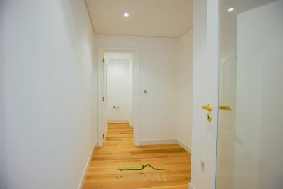 Apartamento T4 para Venda em O. Azeméis, Riba-Ul, Ul, Macinhata Seixa, Madail