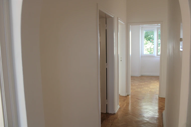 Apartamento T3 para Arrendamento em Santo Antonio dos Olivais Foto 8