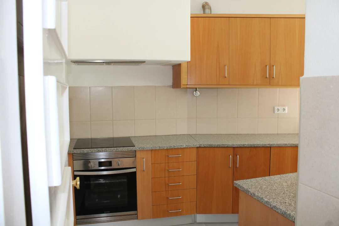 Apartamento T3 para Arrendamento em Santo Antonio dos Olivais Foto 1