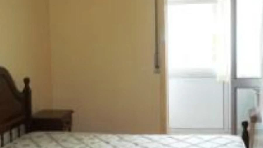 Quarto para Arrendamento em Santo Antonio dos Olivais