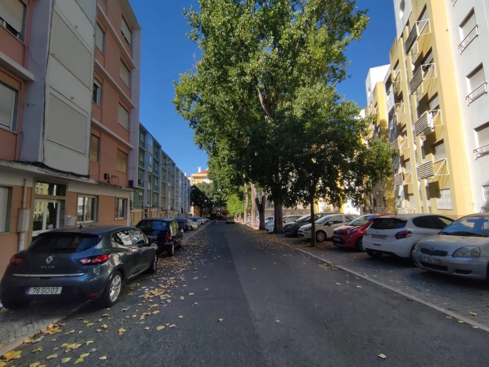 Apartamento T2 para Venda em Benfica Foto 5