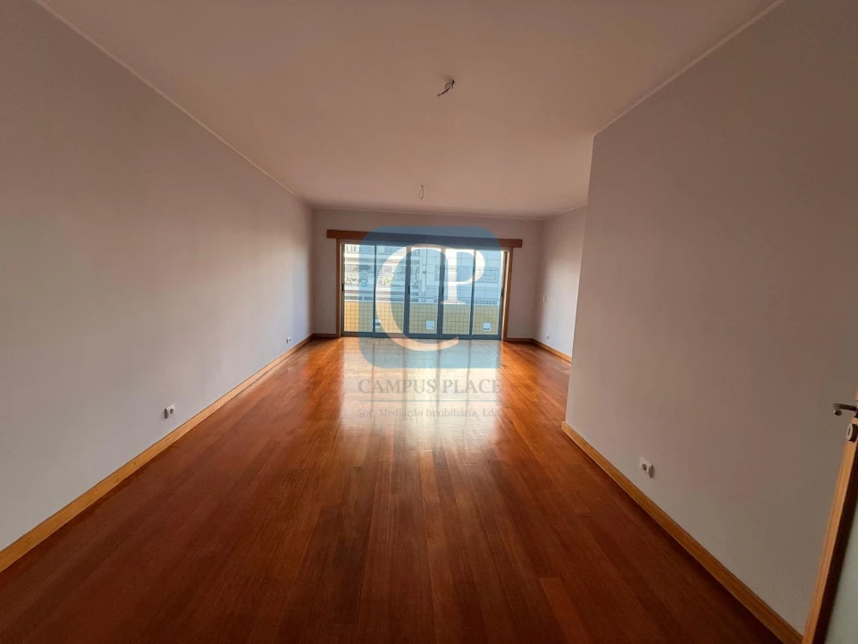Apartamento T2 para Arrendamento em Cidade da Maia Foto 5