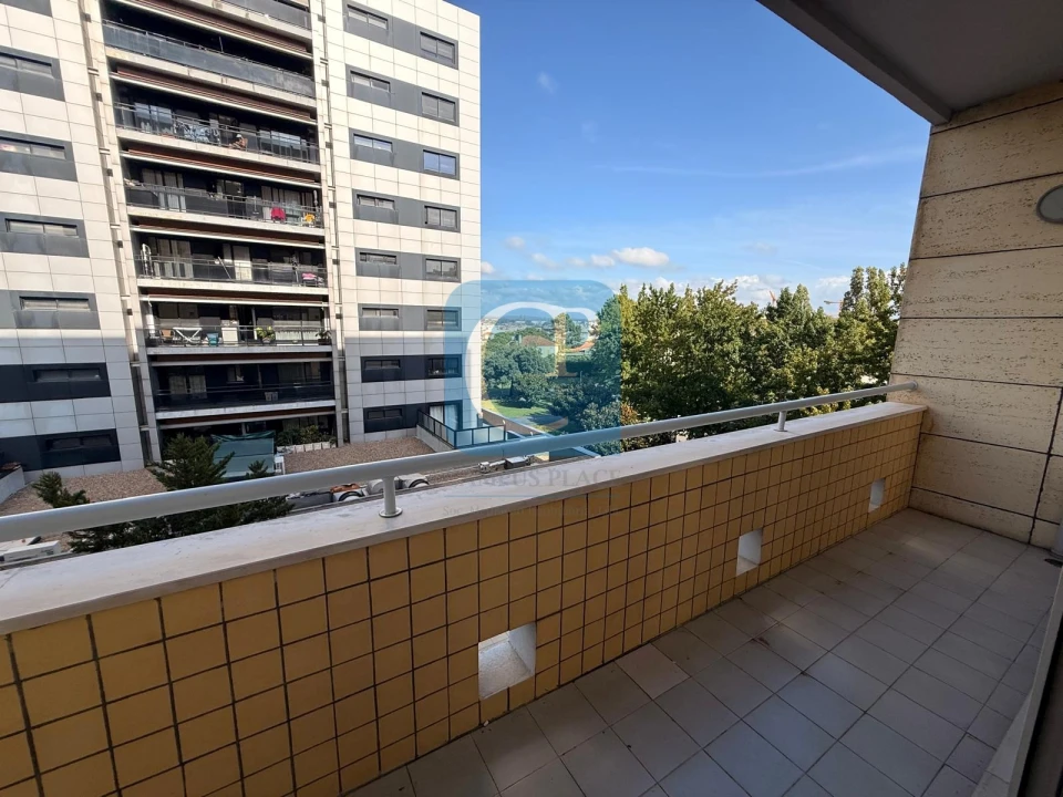 Apartamento T2 para Arrendamento em Cidade da Maia Foto 7