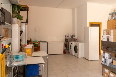 Loja para Venda em Lagos (São Sebastião e Santa Maria)