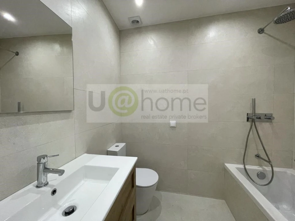 Apartamento T2 para Venda em Arroios Foto 6