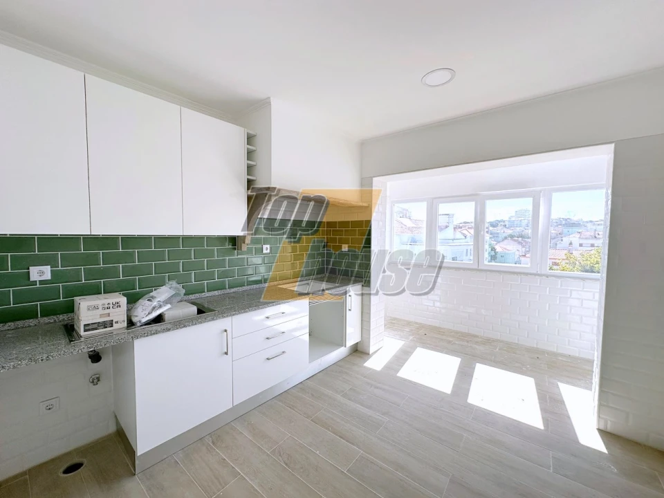Apartamento T4 para Arrendamento em Almada, Cova da Piedade, Pragal e Cacilhas Foto 1