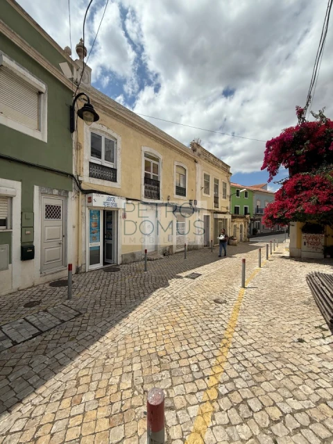 Loja para Arrendamento em Sacavém e Prior Velho