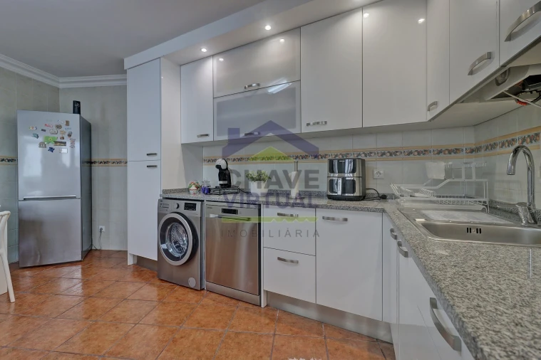 Apartamento T2 para Venda em Reguengo Grande Foto 11