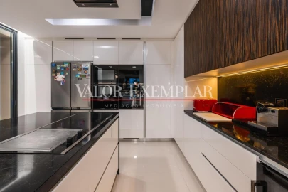 Moradia T5 para Venda em Charneca de Caparica e Sobreda