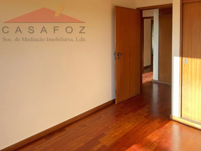 Apartamento T3 para Arrendamento em Ramalde Foto 26