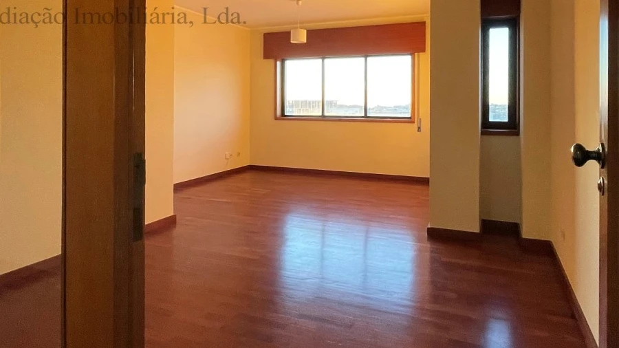 Apartamento T3 para Arrendamento em Ramalde