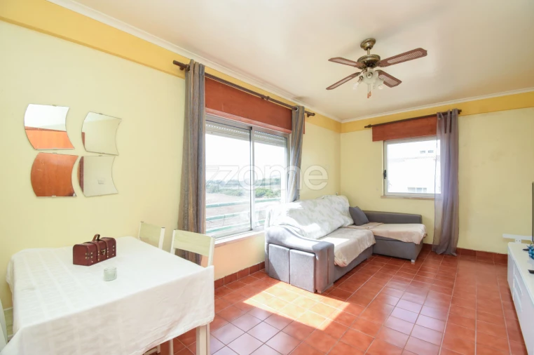 Apartamento T2 para Venda em São Domingos de Rana Foto 2