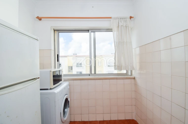Apartamento T2 para Venda em São Domingos de Rana Foto 12