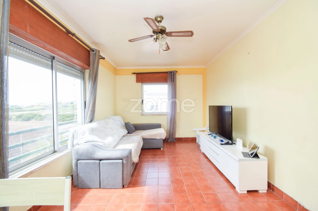 Apartamento T2 para Venda em São Domingos de Rana Foto 1