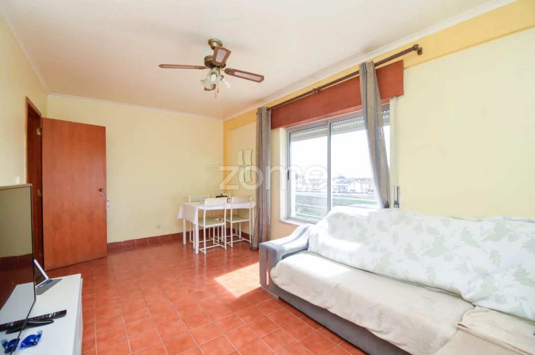 Apartamento T2 para Venda em São Domingos de Rana Foto 4