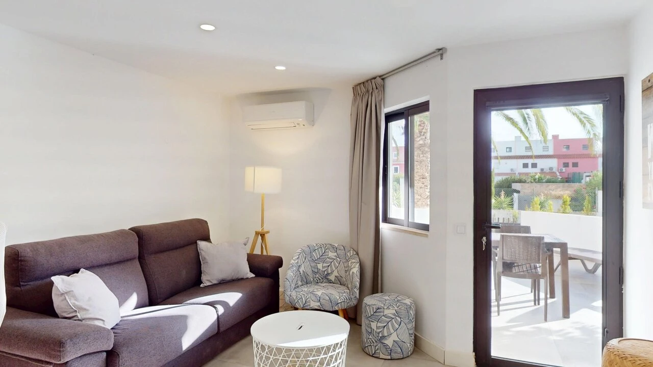 Apartamento T1 para Venda em Quarteira Foto 9