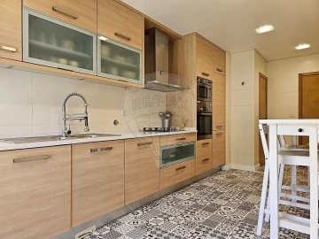 Apartamento T5 para Venda em São Vicente