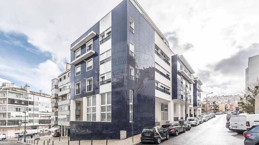 Apartamento T5 para Venda em São Vicente