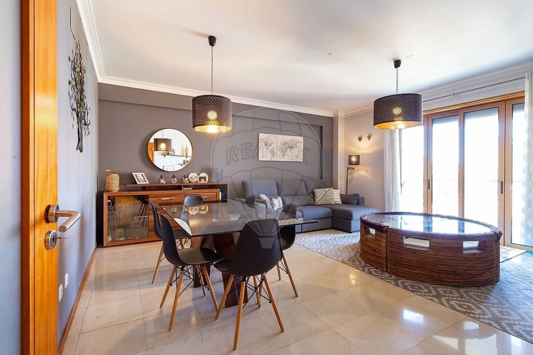 Apartamento T2 para Venda em Odivelas Foto 3