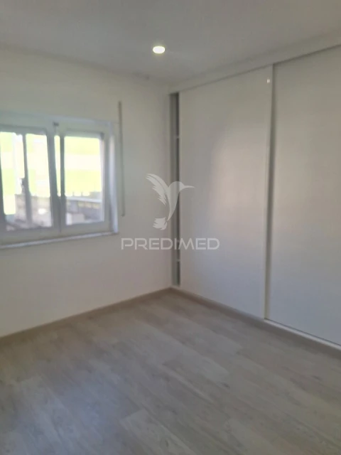Apartamento T3 para Venda em Massamá e Monte Abraão