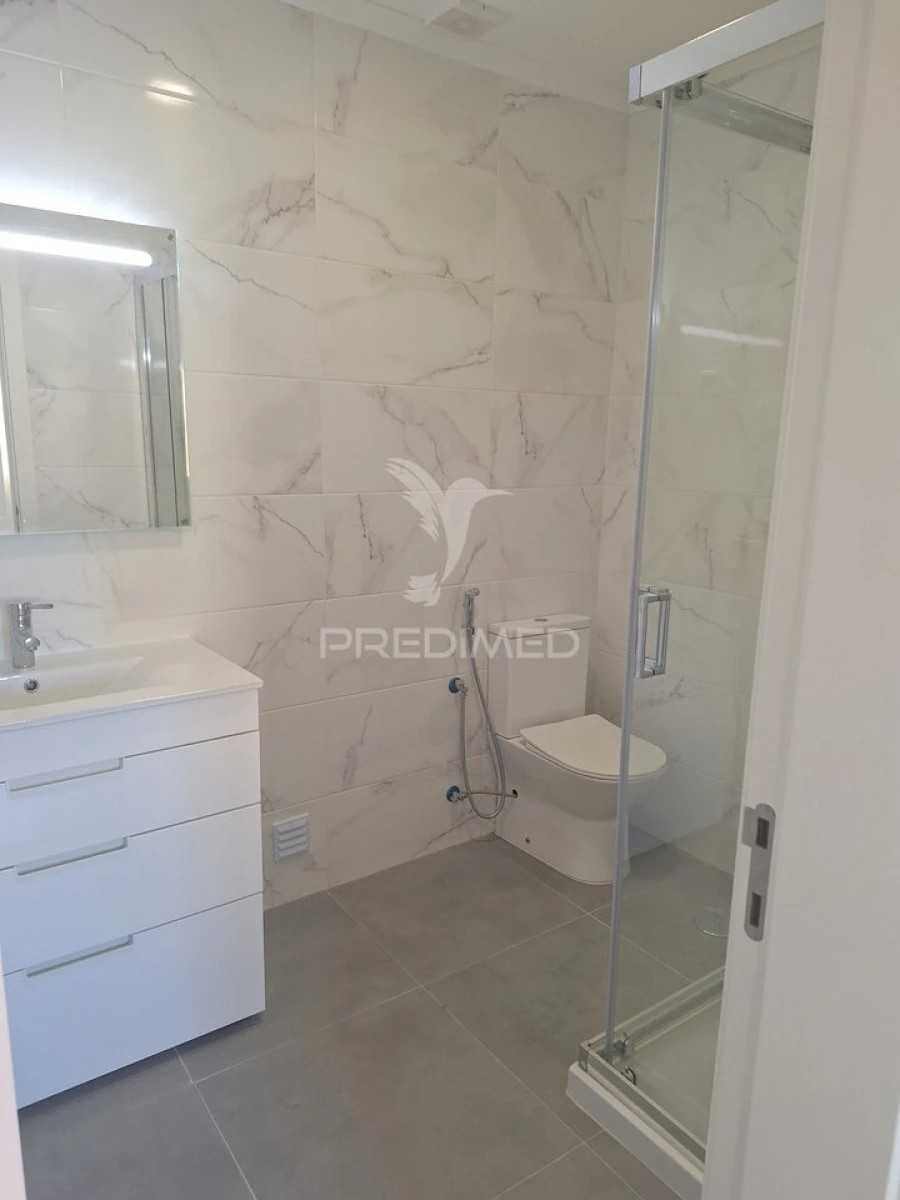 Apartamento T3 para Venda em Massamá e Monte Abraão Foto 13