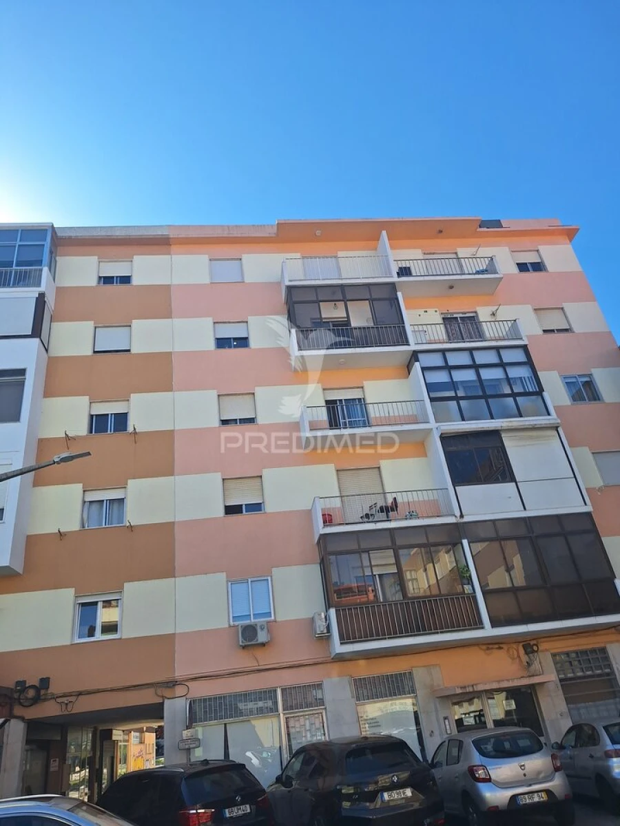 Apartamento T3 para Venda em Massamá e Monte Abraão Foto 17