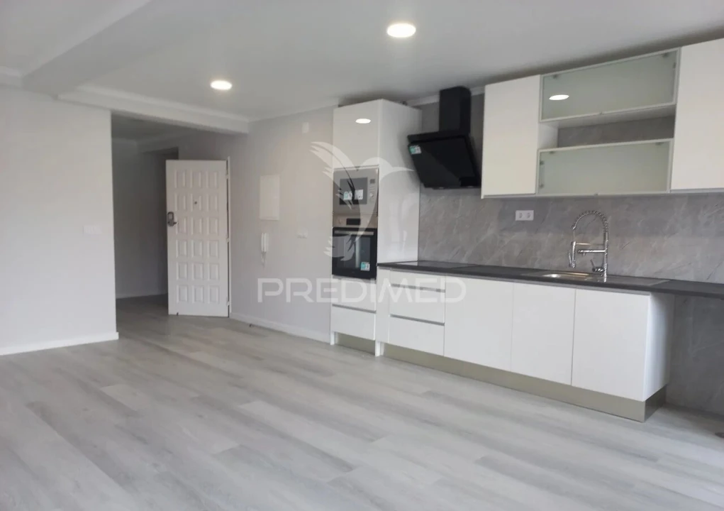 Apartamento T4 para Venda em Amora Foto 5