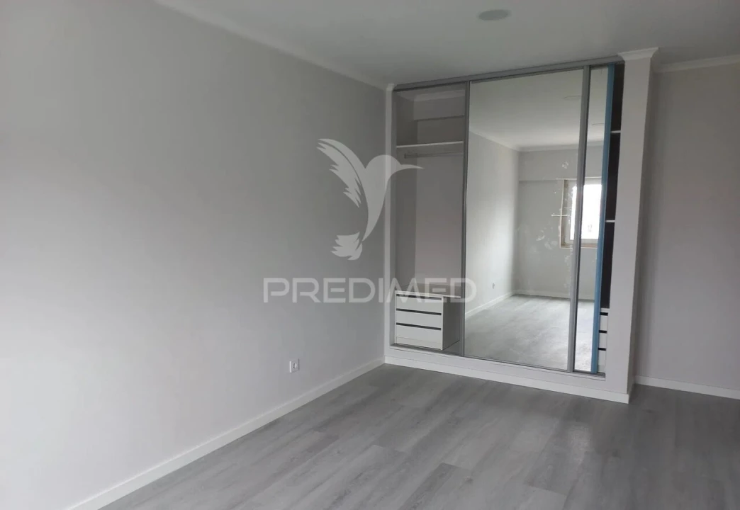 Apartamento T4 para Venda em Amora Foto 18