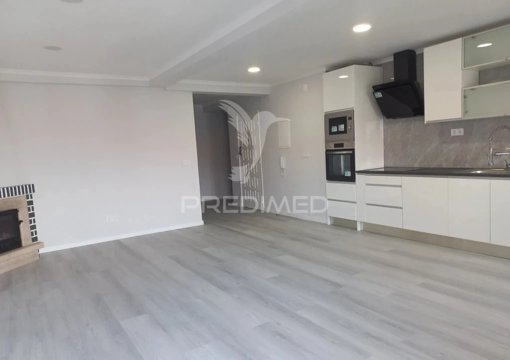 Apartamento T4 para Venda em Amora Foto 4