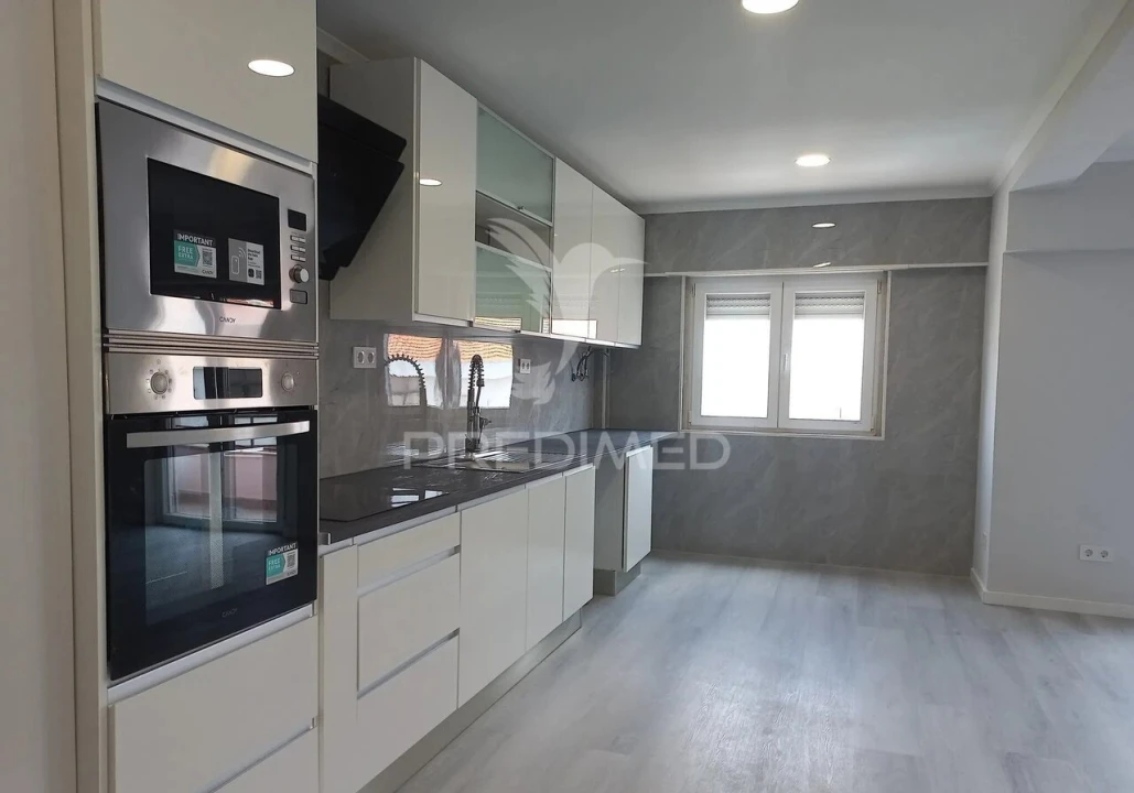 Apartamento T4 para Venda em Amora Foto 8
