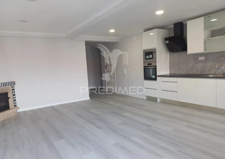 Apartamento T4 para Venda em Amora Foto 4