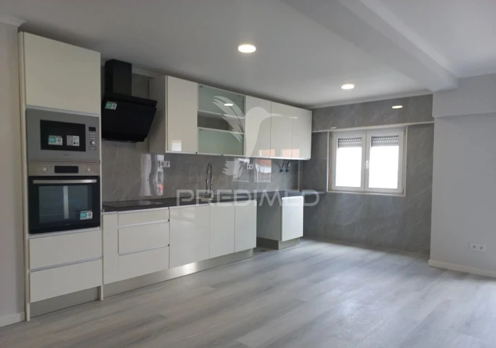 Apartamento T4 para Venda em Amora Foto 3