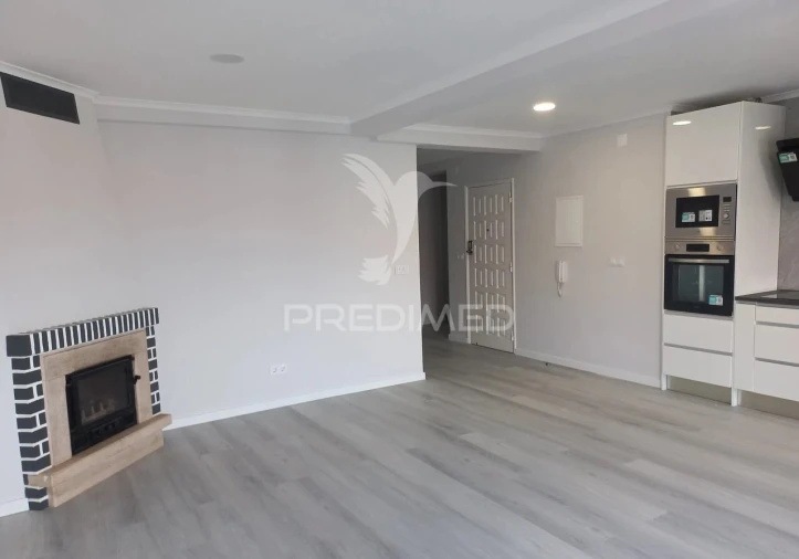 Apartamento T4 para Venda em Amora Foto 6