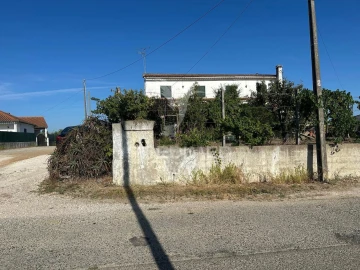 Moradia T4 para Venda em Marvila, Ribeira Santarém, São Salvador, São Nicolau